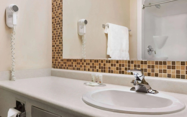 Days Inn by Wyndham Leamington