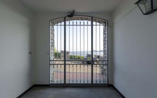 JOIVY Spectacular Sea View Apt For 5 W/Terrace