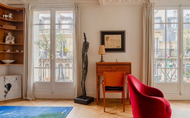 Paris Eugène Design Residence