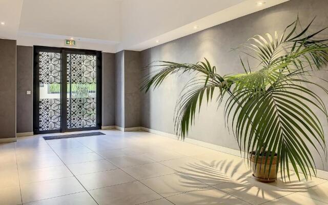 2br apartment with parking near Monaco