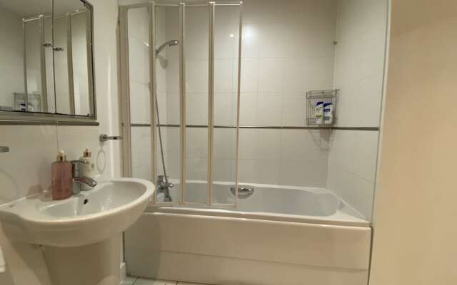 Cosy 3 bed Penthouse in Royal Docks London