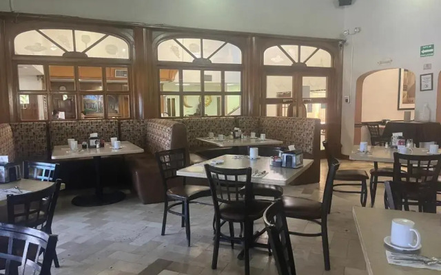 Hotel Suites el Paseo