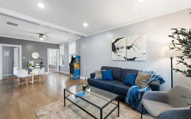 Stylish 2BR Urban Retreat in River West