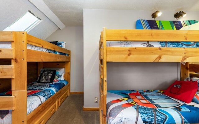 2054 The Pines 5 Bedroom Condo by RedAwning