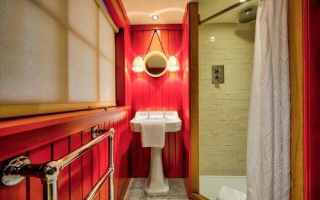 Rockhouse: Historic Gem - Photographer's Studio