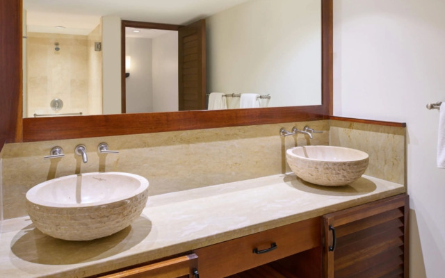 Royal Lahaina Resort & Bungalows