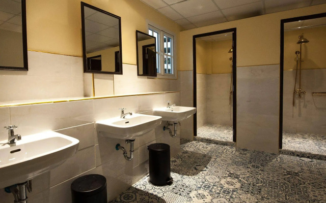 The Motley House - Hostel