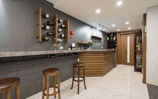 Narcissus Hotel and Apartment