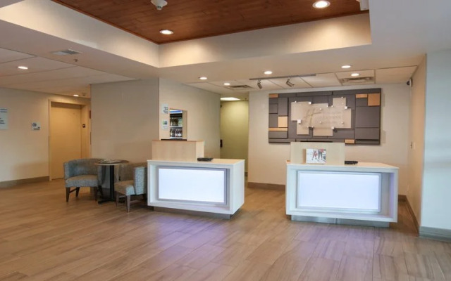 Holiday Inn Express Cincinnati Se Newprt