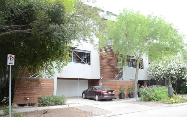 Modern B & B