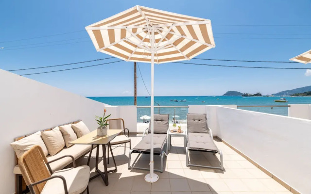 Mouria Studios & Apartments