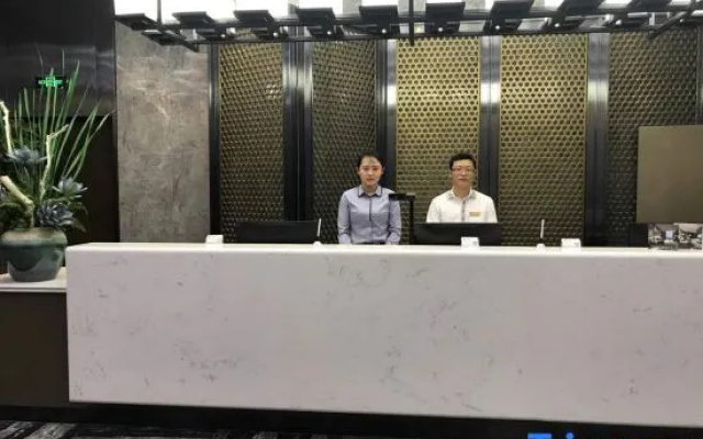Lin Hai Hotel – People – Hotan