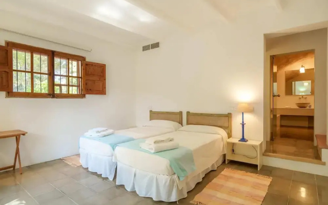 10-guest Beachfront Villa in Mallorca