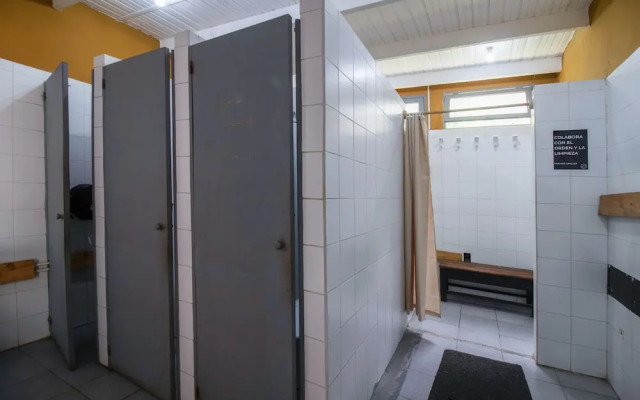 Mundaka Hostel y Bar - Adults Only