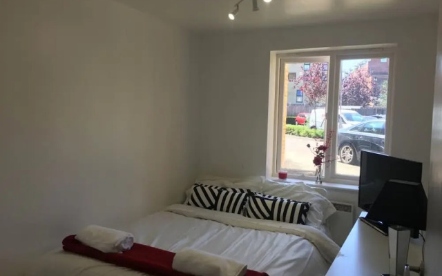 2 Bed Flat, Dedicated Workspace, Parking, 4KTV