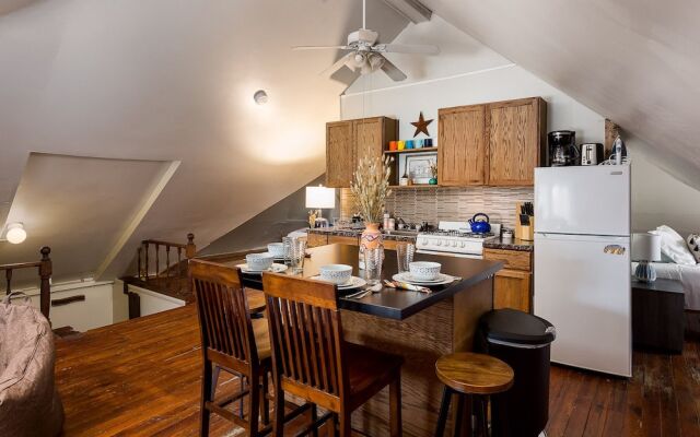 Center of Highlands! Spacious Bardstown loft!