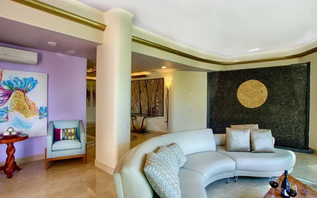 Luxury Suite With Garden and Ocean View