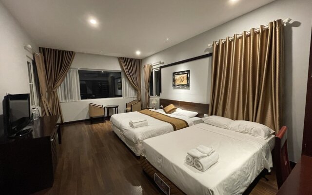 Bay Luxury Hotel & Spa - No 9 Nguyen Truong To, Ha Noi