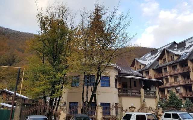 GreenWood Hostel