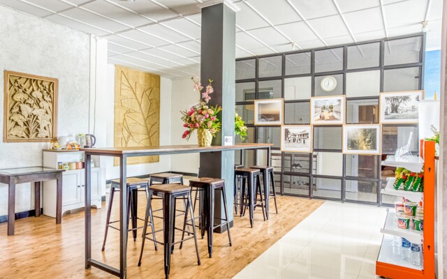 RedDoorz Hostel near Tugu Train Station