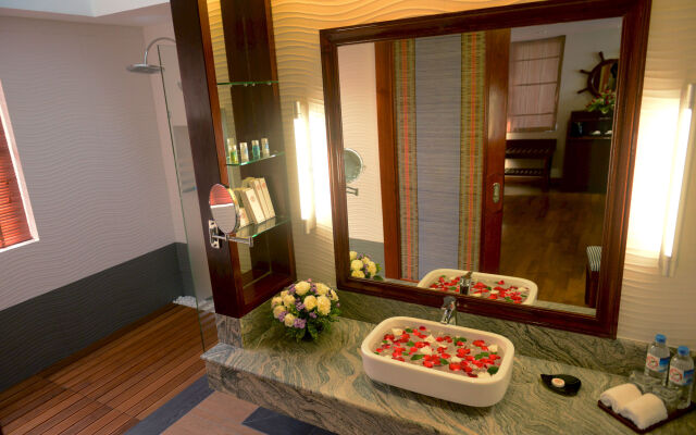 Ngwe Saung Yacht Club & Resort