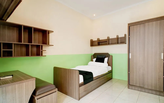 Hotel O Griya Cewang Syariah – Guest Rooms – Bekasi