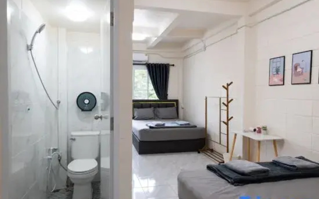 Room 301 Near Don Mueang Airport & BTS Wat PhraSi