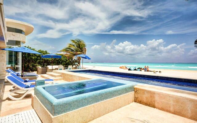 Playacar Villa Sleeps 8 with Pool and Air Con