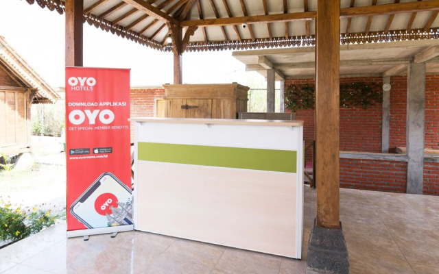 Roemah Gladak Kebon Sidoluhur by Oyo Rooms