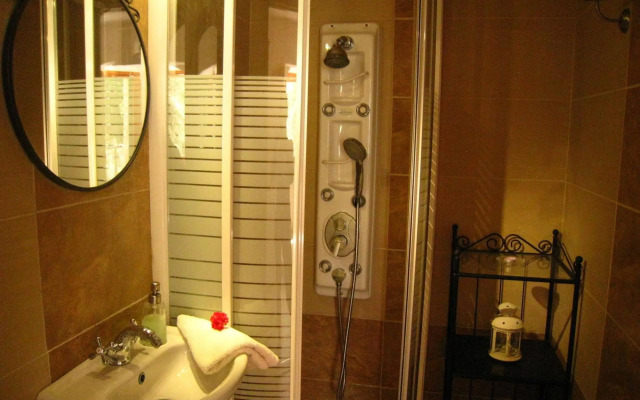 Adamantia Hotel