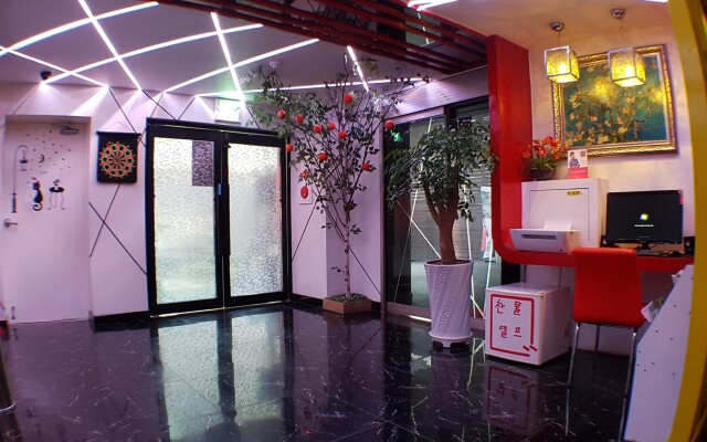 Max Motel