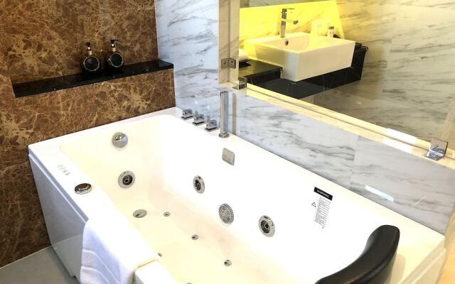 The Green View Hotel