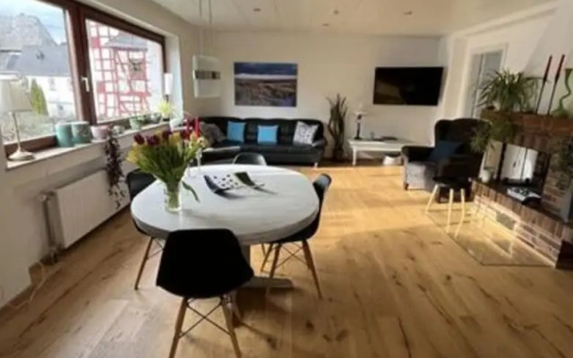 Holiday Apartment by the Pond