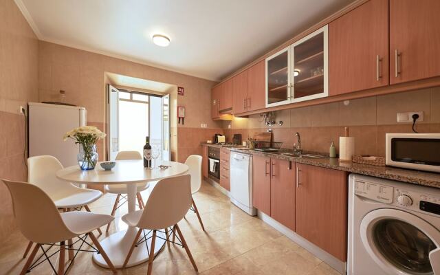 Spacious and Renovated Apartment With Amazing Patio, By TimeCooler