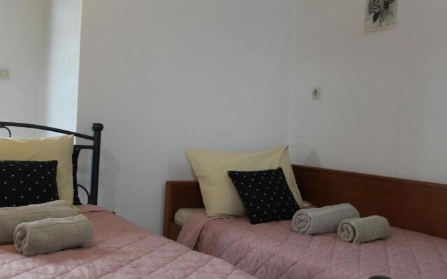 Vakis Apartments 1