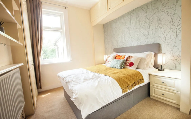Comfy Kingston Central Garden House & Free Parking