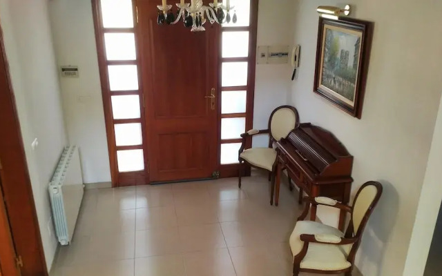 Villa elegante con piscina