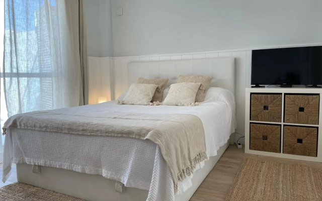 Chalet a estrenar - Playa Oliva Nova. Piscina & Padel