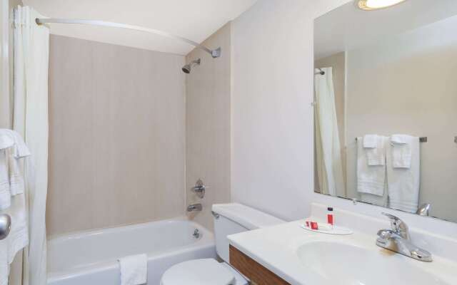 Super 8 by Wyndham Harrisburg Hershey West