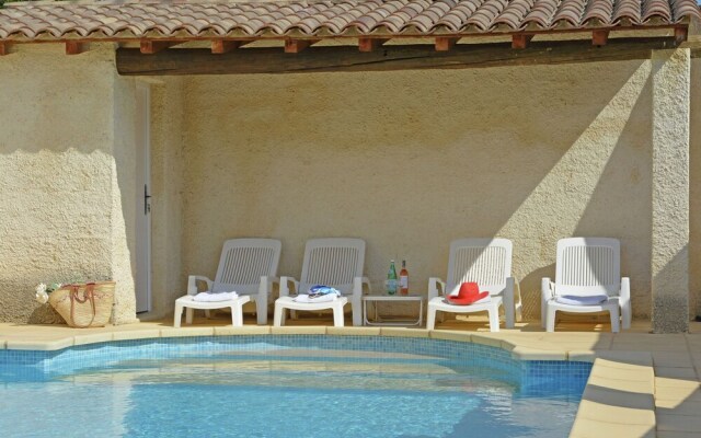 Beautiful Villa in Flaux With Swimming Pool