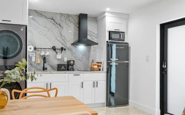 Fresh Modern With Pool Oasis