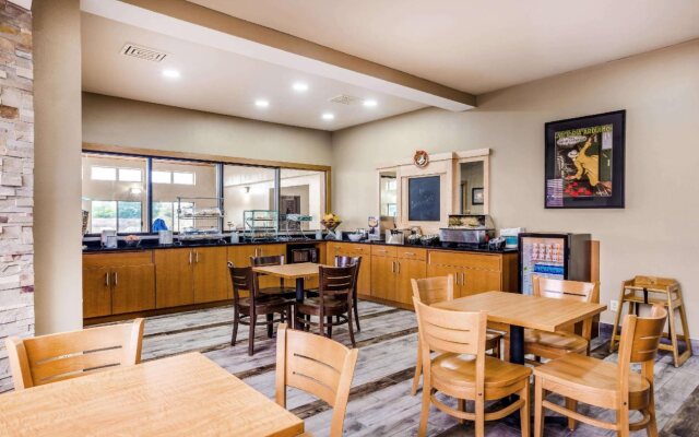 Comfort Inn & Suites