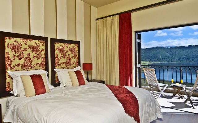 Lodge On The Lake and Wellness Spa