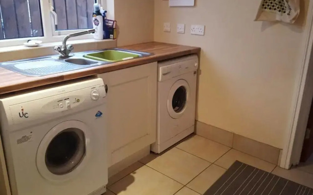 Belfastbreaks - Modern 4 Bedroom Townhouse in South Belfast
