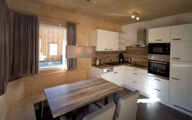 Deluxe Chalet With Whirlpool