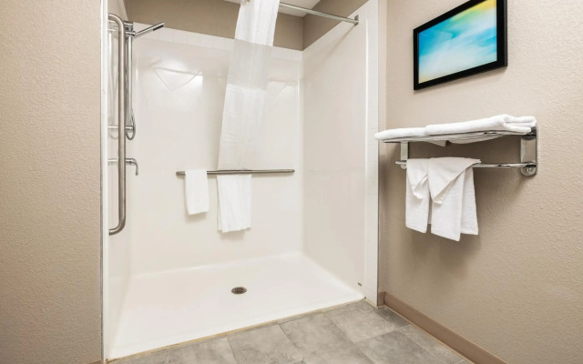 Home Inn and Suites Lloydminster