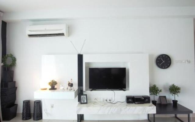 M23 Home Away - BLACK . WHITE Designer Space