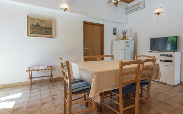 Nice Home in Privlaka With Wifi and 6 Bedrooms