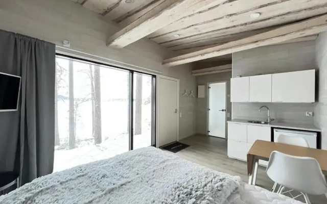 High-quality suite by the lake