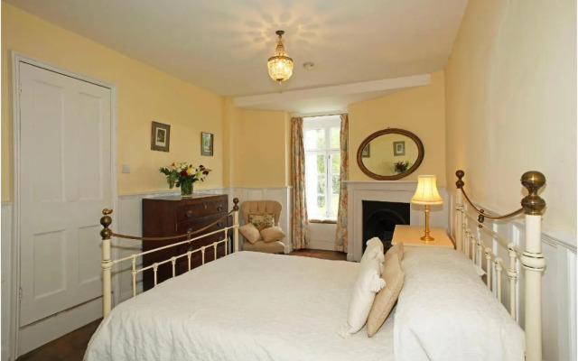 Newcourt Manor
